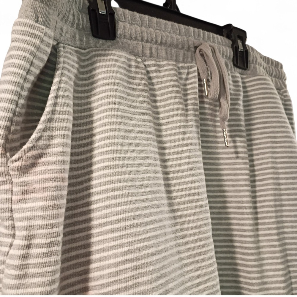 Maurices Women's Size Large Gray and White Striped Soft Knit Mini Skirt EUC - Picture 2 of 6